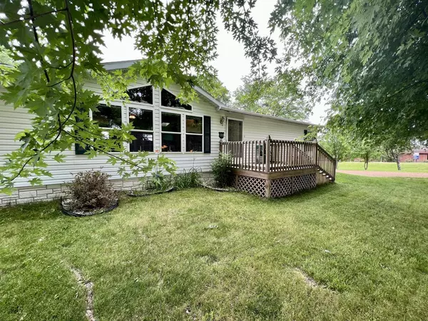 100 Kimball Ave, Elroy, WI 53929