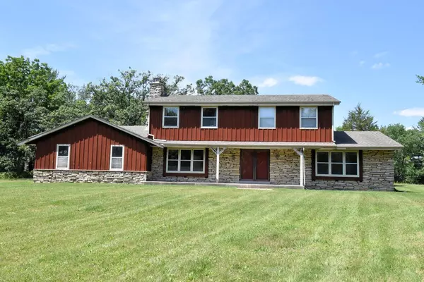 N8W33744 Forest Ridge ROAD, Delafield, WI 53018