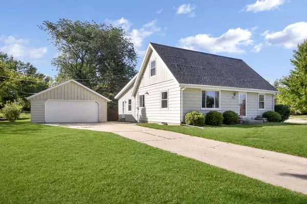 W207N17003 Parkview Ct, Jackson, WI 53037