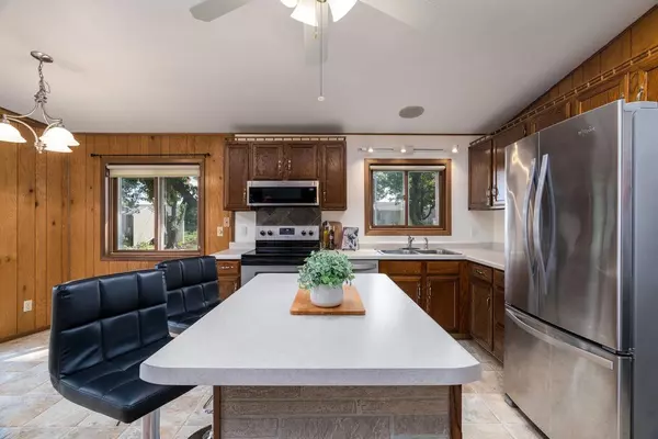 Twin Lakes, WI 53181,1821 Pheasant AVENUE