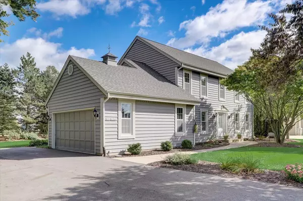 W156N5382 Bette Dr, Menomonee Falls, WI 53051