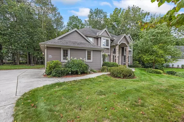 W225N7574 Woodland Creek DRIVE, Sussex, WI 53089