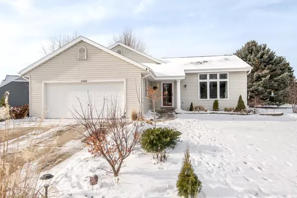 2548 S Sterling CIRCLE, East Troy, WI 53120