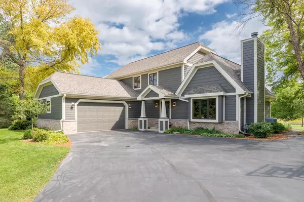 N4W31587 Twin Oaks DRIVE, Delafield, WI 53018