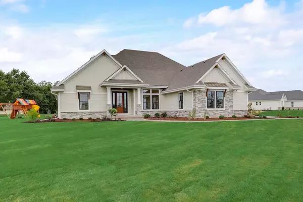 W279N8265 Hunter Ct, Hartland, WI 53029