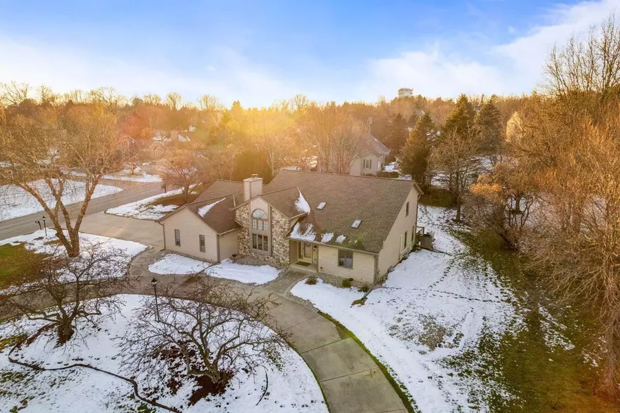 W237N3355 Five Fields ROAD, Pewaukee, WI 53072