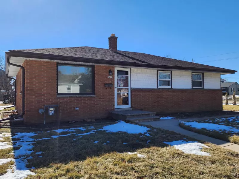 2413 E Armour AVE, Saint Francis, WI 53235