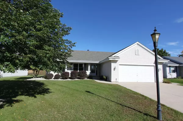 2580 N Sterling CIRCLE, East Troy, WI 53120