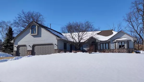 4565 S Sommerset DRIVE, New Berlin, WI 53151