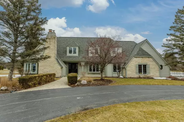 11616 N Lafayette PLACE, Mequon, WI 53092