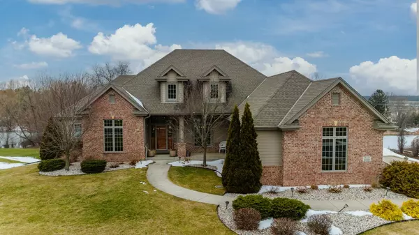 W218N5405 Taylors Woods DRIVE, Menomonee Falls, WI 53051