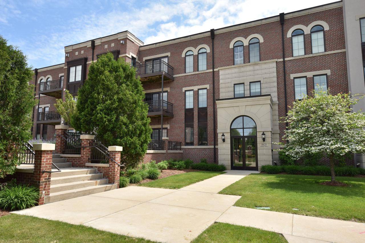 19125 Thomson DRIVE #101, Brookfield, WI 53045