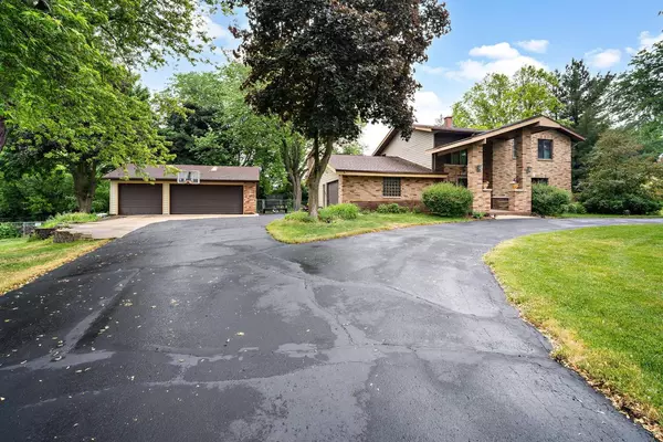 New Berlin, WI 53146,21740 W Ann Louise COURT