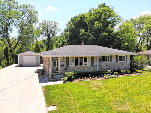 7021 Dorchester LANE, Greendale, WI 53129