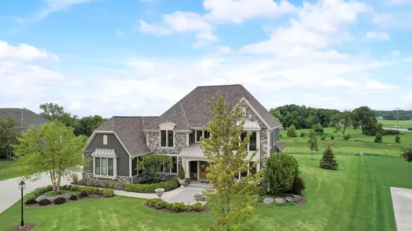 1608 Whistling Hill CIRCLE, Hartland, WI 53029