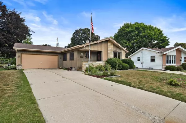 W180N8510 Pineview COURT,  Menomonee Falls,  WI 53051