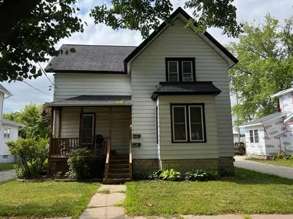 127 Cook STREET, Waukesha, WI 53186