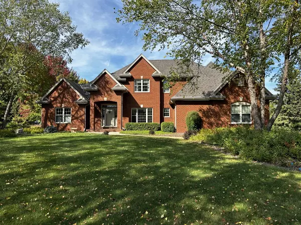 201 Steeple Pointe COURT, Delafield, WI 53018