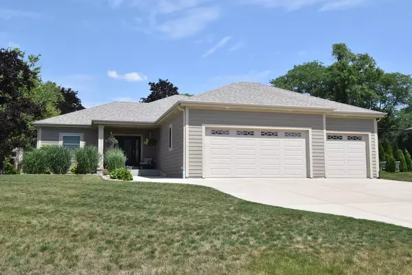 12520 W Grange AVENUE, New Berlin, WI 53151