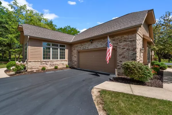 10713 N Essex COURT, Mequon, WI 53092