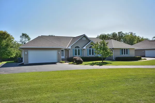 542 Kettle Moraine DRIVE, Eagle, WI 53119