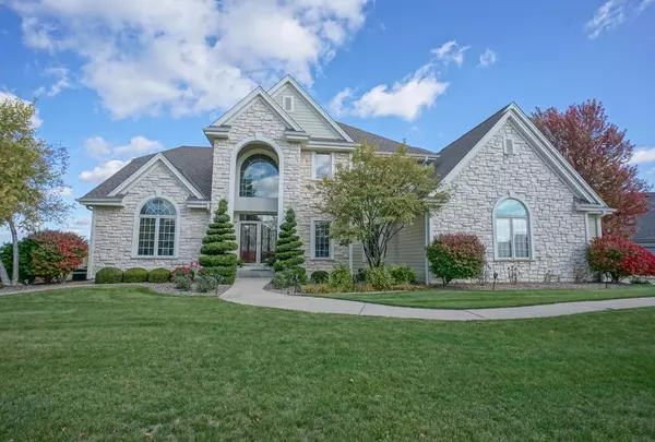 W132N6550 West View DRIVE, Menomonee Falls, WI 53051