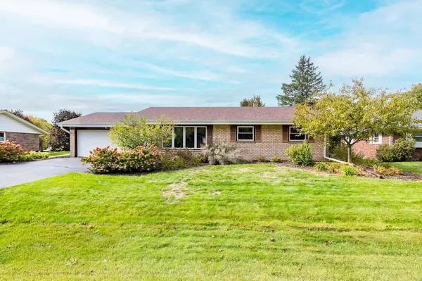 218 Highview DRIVE, Slinger, WI 53086