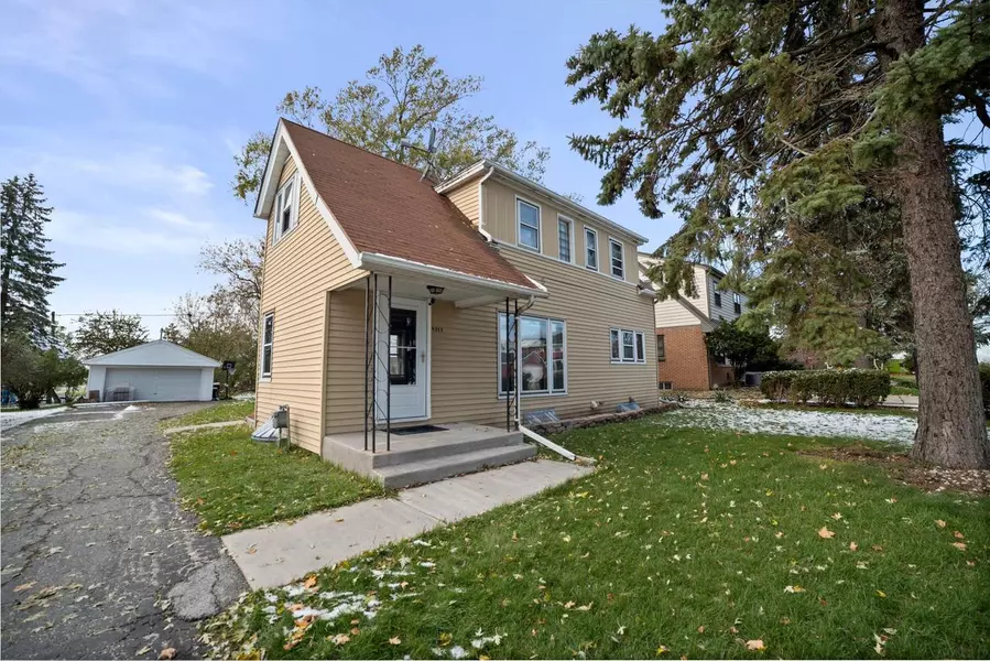 4517 S Kansas AVENUE, Saint Francis, WI 53235