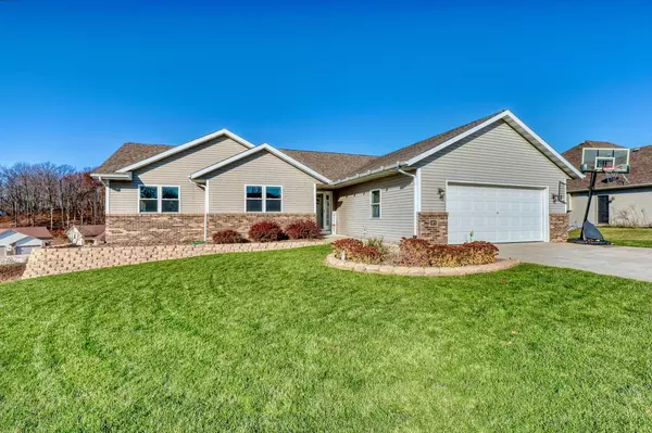 185 Glacial DRIVE, Slinger, WI 53086