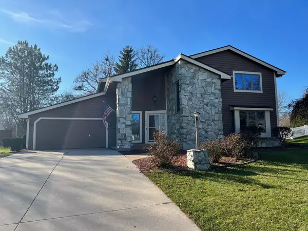 3954 S Victoria CIRCLE, New Berlin, WI 53151