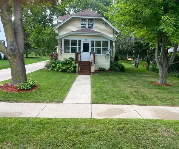 217 North AVENUE, Hartland, WI 53029