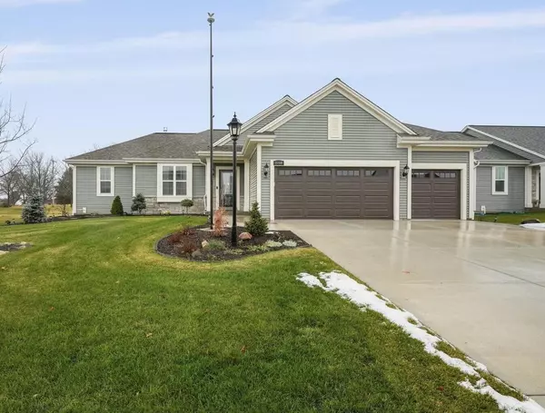 2709 Red Oak LANE, East Troy, WI 53120