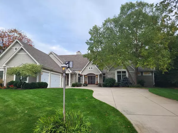 W294N6054 River Grove LANE, Hartland, WI 53029