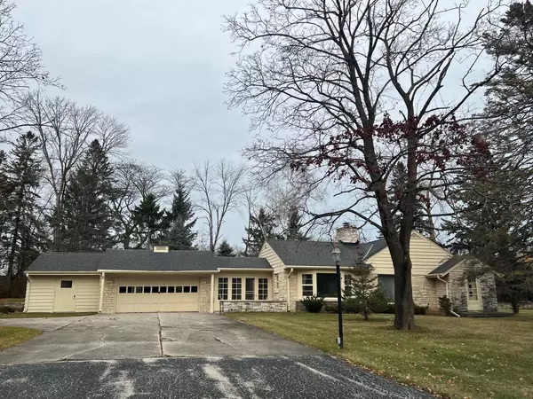 1000 E Bradley ROAD, Fox Point, WI 53217