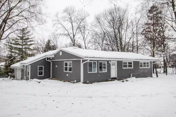 330 Anderson DRIVE, Delafield, WI 53018