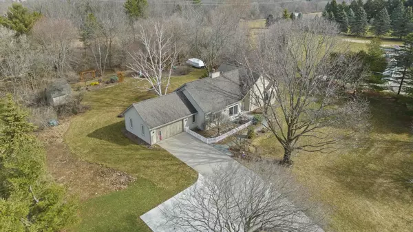 N77W28784 Appaloosa LANE,  Hartland,  WI 53029
