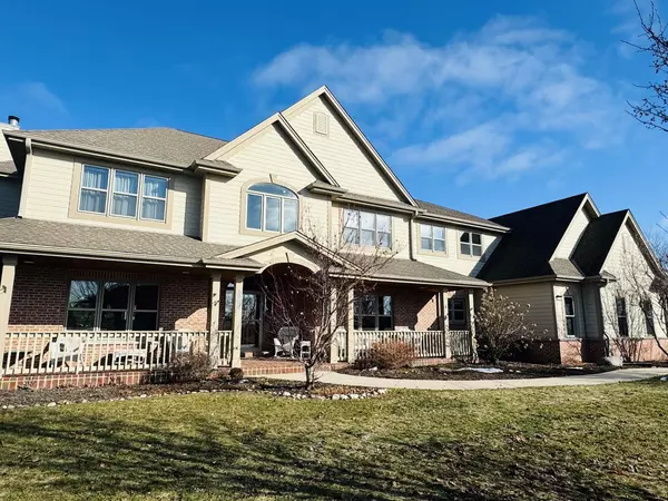 7374 S Cambridge DRIVE, Franklin, WI 53132