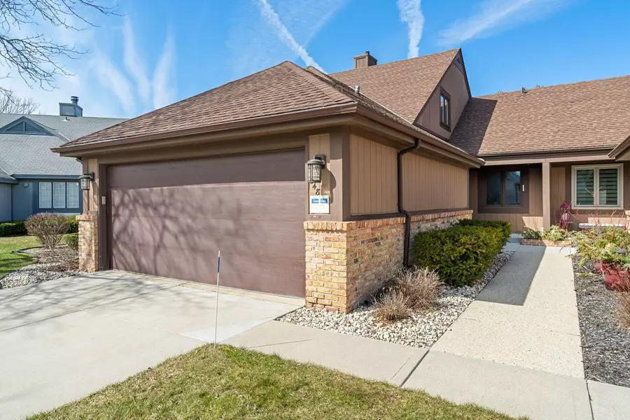 648 W Evergreen COURT #67, Bayside, WI 53217