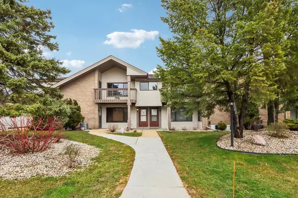 W177N9778 Riversbend CIRCLE E, Germantown, WI 53022