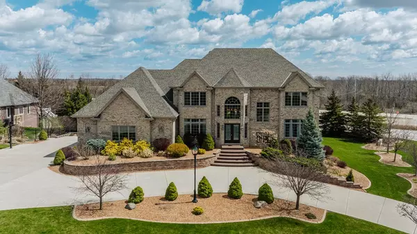 7444 S Stone Hedge DRIVE, Franklin, WI 53132