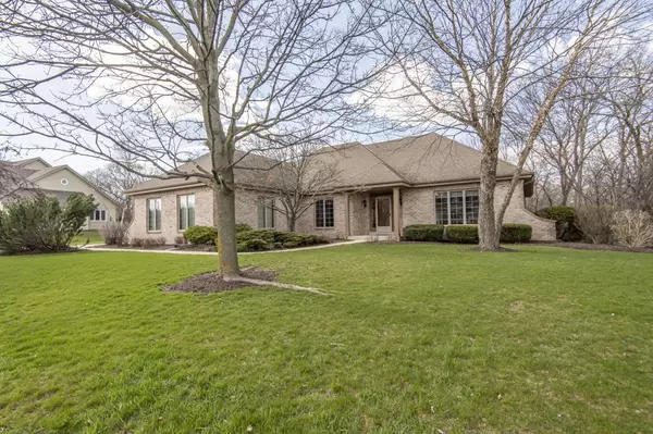 3271 S Highpointe DRIVE, New Berlin, WI 53151