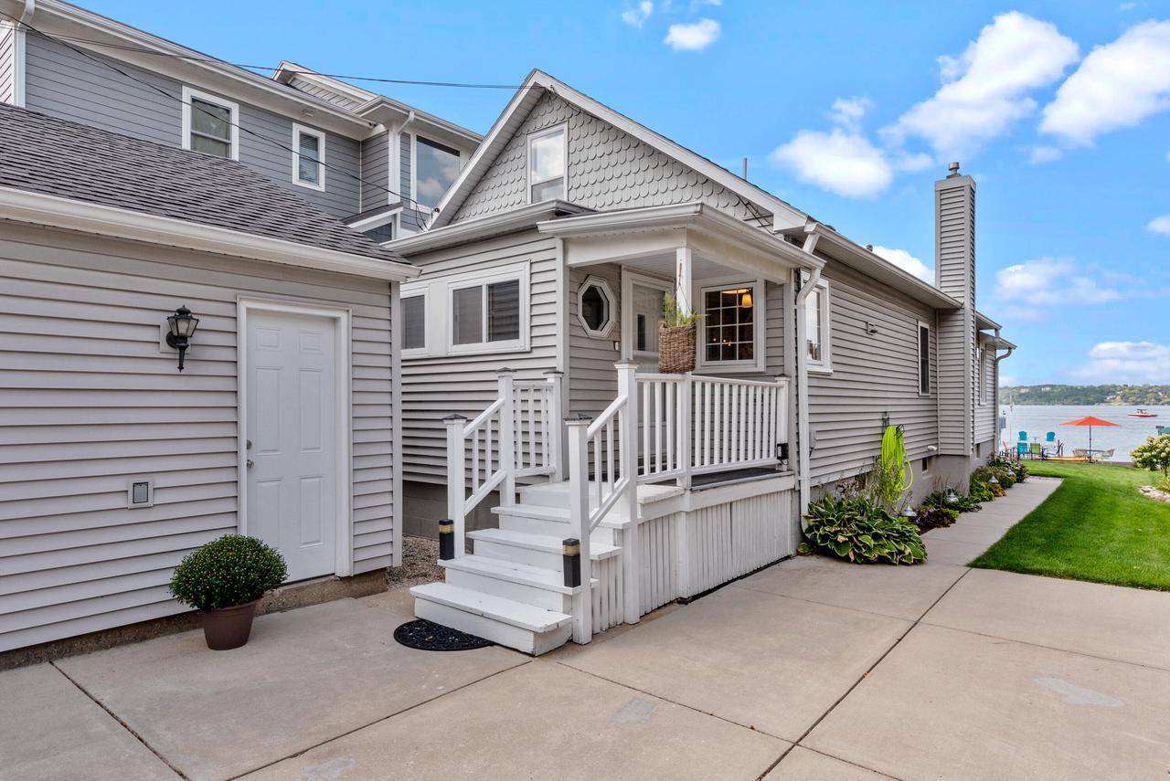 Pewaukee, WI 53072,N27W27104 Woodland DRIVE