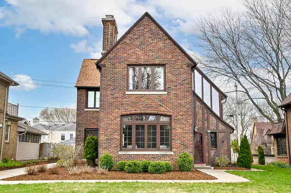 623 N 76th STREET, Wauwatosa, WI 53213