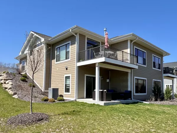 20091 Overstone DRIVE #31-1, Lannon, WI 53046