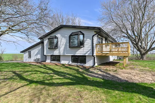 W6582 Hazel Ridge ROAD, Elkhorn, WI 53121