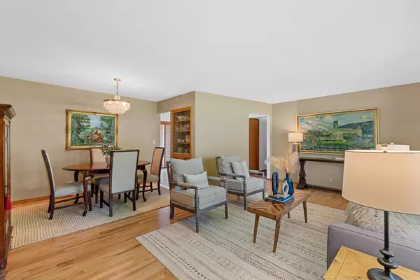 Mequon, WI 53097,8725 W Poplar DRIVE