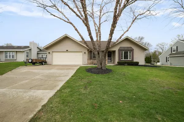 4410 S Regal Manor DRIVE, New Berlin, WI 53151