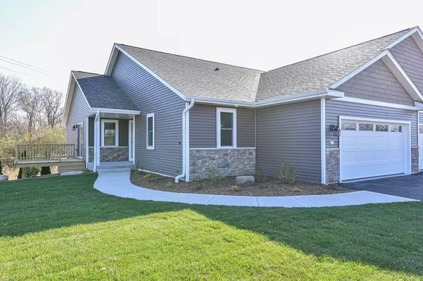 321 N Trailview CIRCLE, Waterford, WI 53185