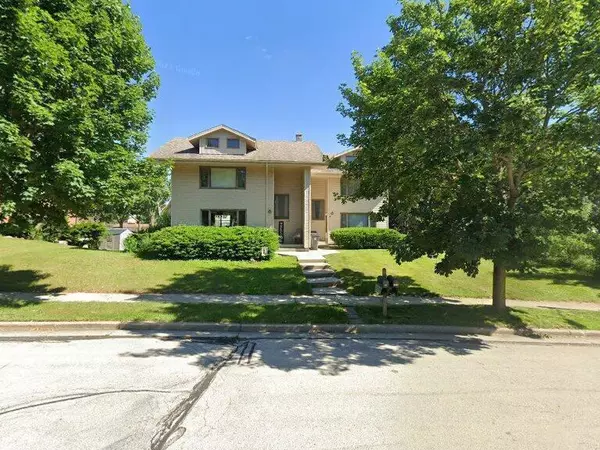 1535 Dover DRIVE, Waukesha, WI 53186