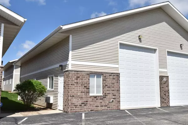 N60W15036 Bobolink AVENUE #A, Menomonee Falls, WI 53051